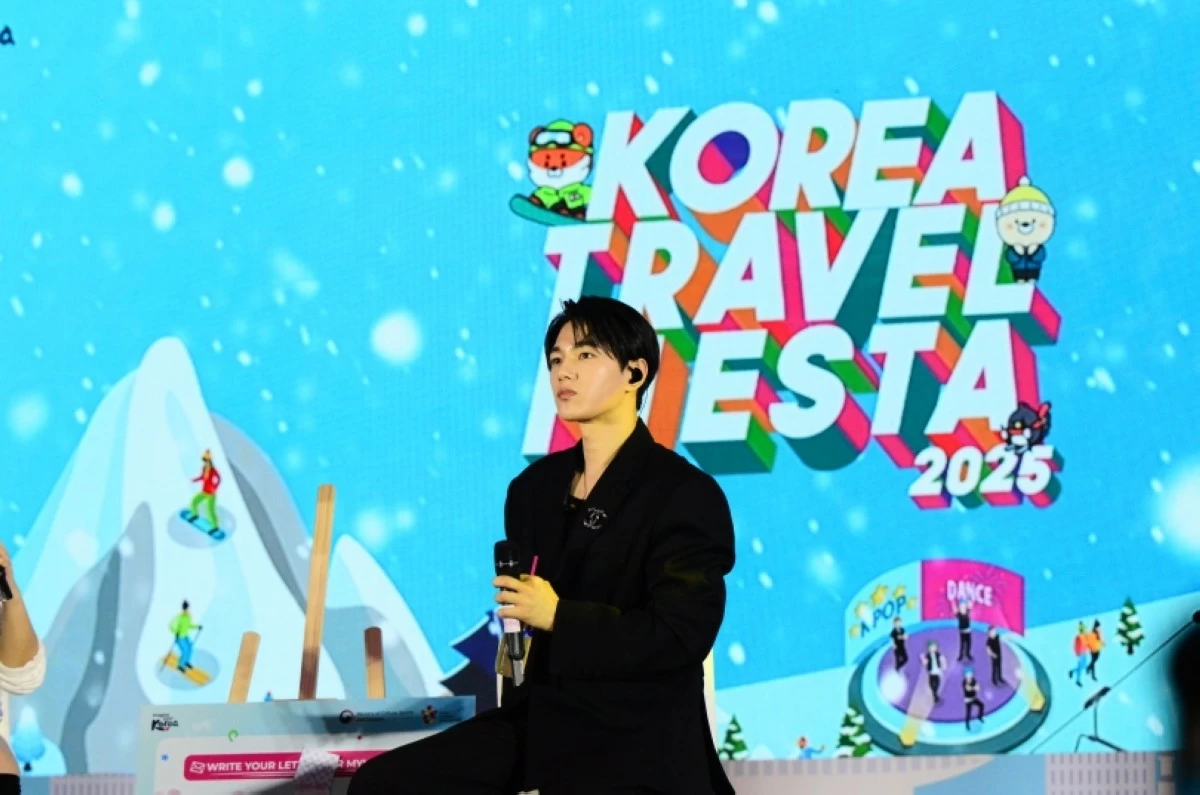 Korean star Kim Myung-soo (Jonathan Hicap)