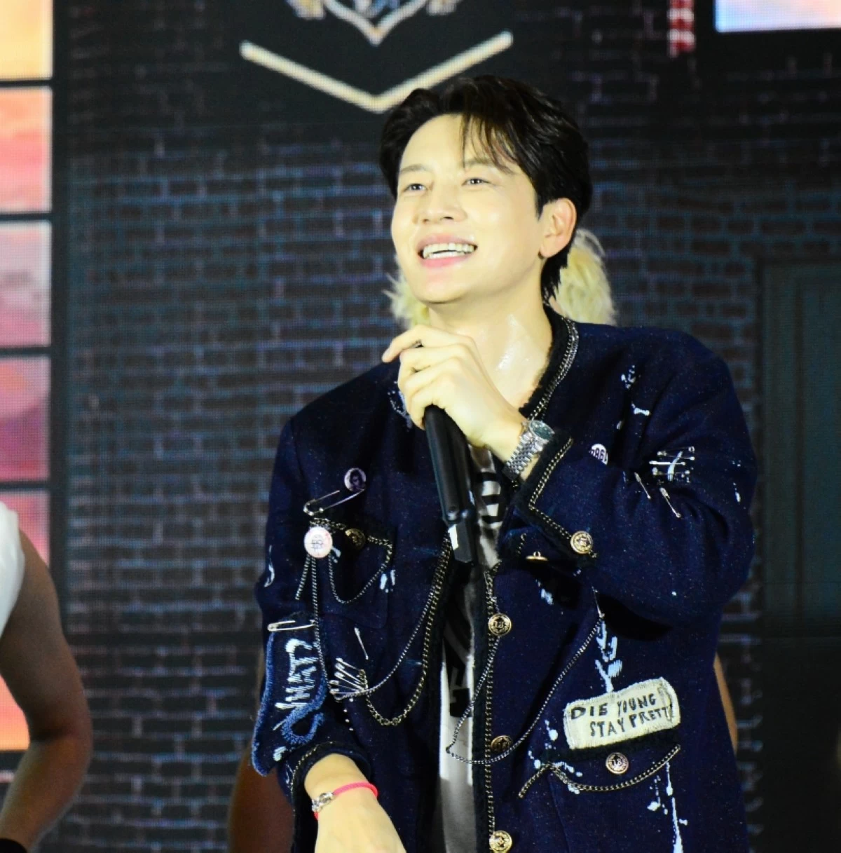 Se7en (Jonathan Hicap)