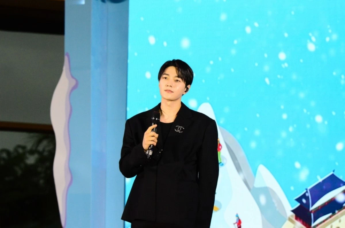 Korean star Kim Myung-soo (Jonathan Hicap)