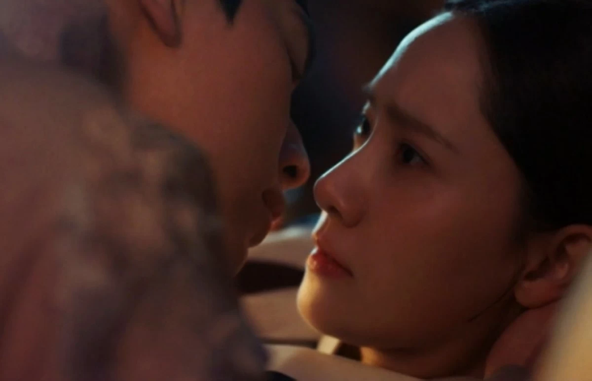 Lee Chae-min and Yoona in “Bon Appétit, Your Majesty” (tvN)