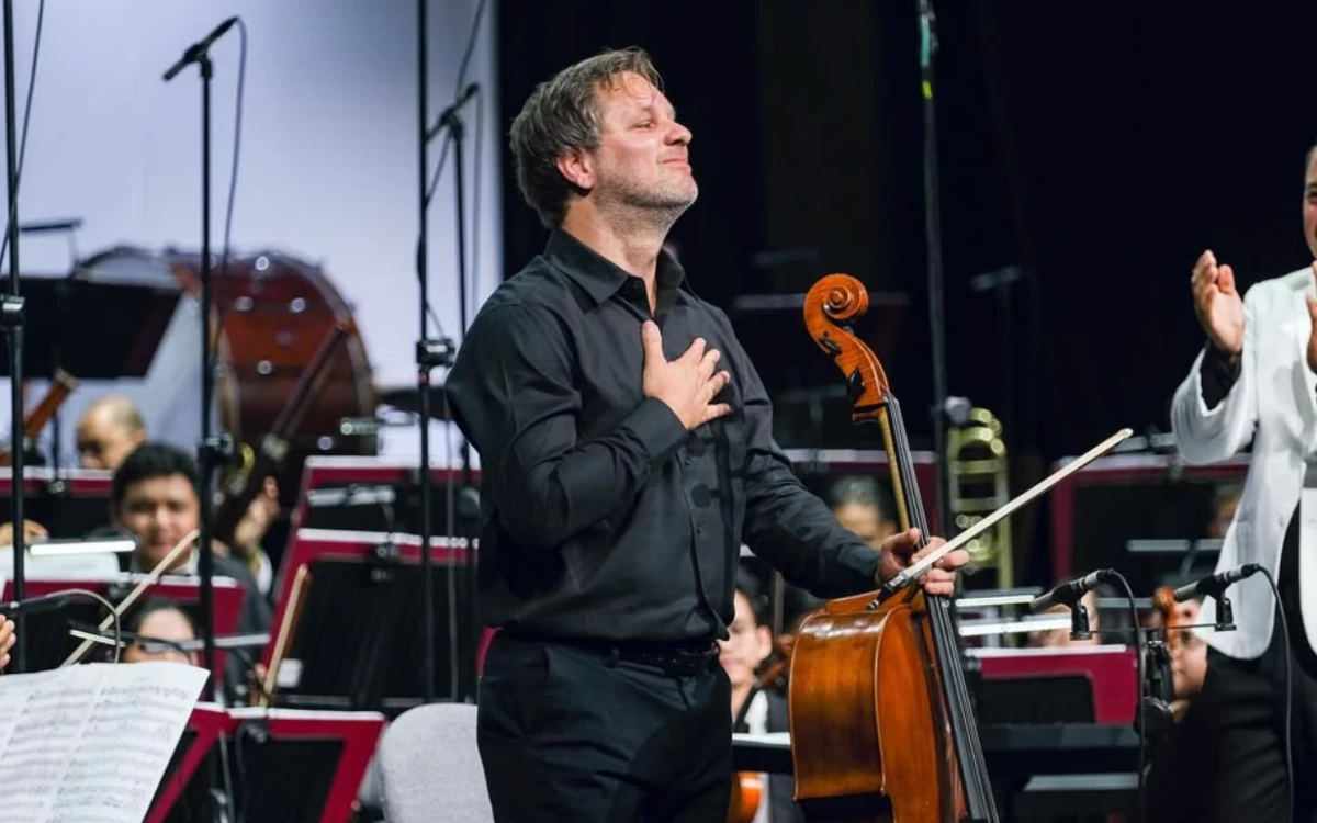 Popular Hungarian cellist Zoltán Onczay performs in 'A Night in Hollywood' held at the Aliw Theater in Pasay City on June 28. The Manila Symphony Orchestra presented the concert. (Images courtesy of Instagram)
