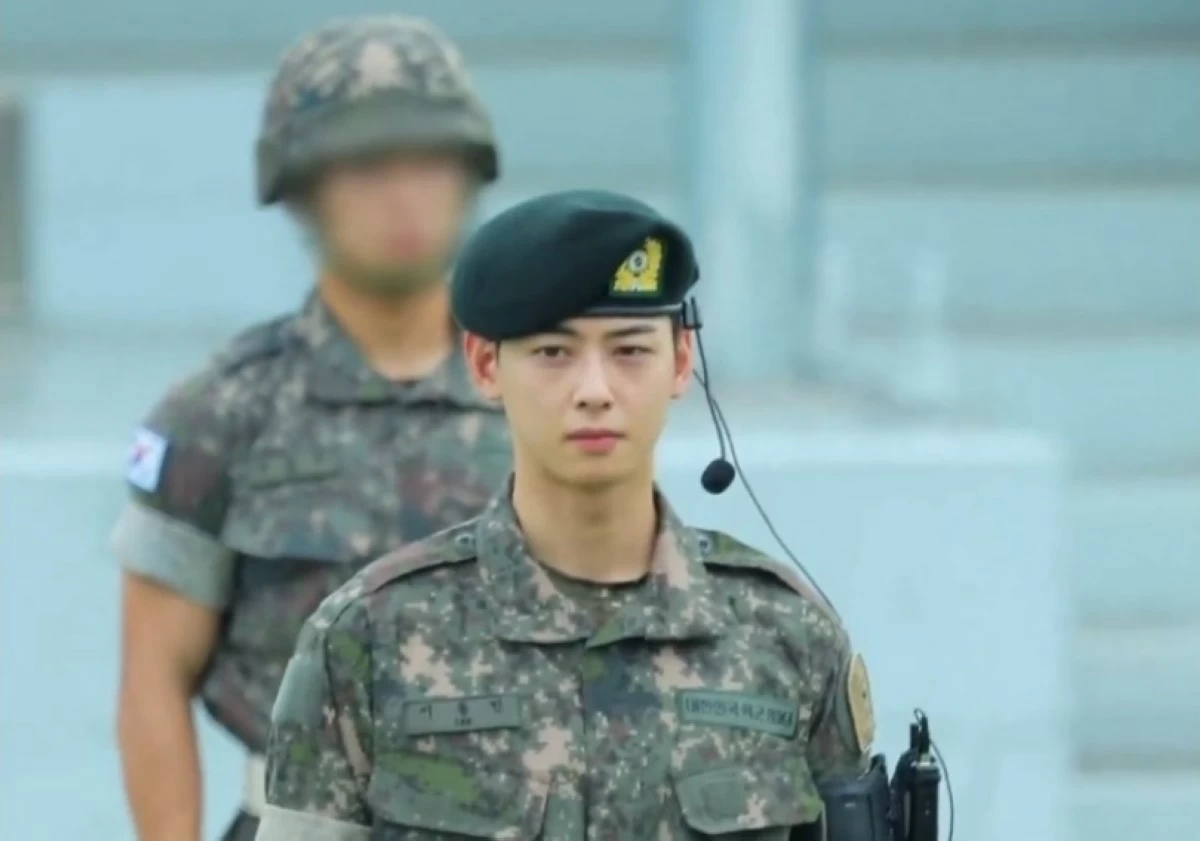 Korean star Cha Eun-woo at the graduation ceremony of his basic military training on Sept. 2 in South Korea (Screenshot from Ckeunwoo on X)
