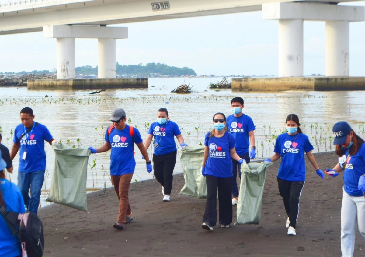 Driven by purpose, SM City Davao volunteers take action in a coastal cleanup—showing how collective care can protect and preserve our natural world.