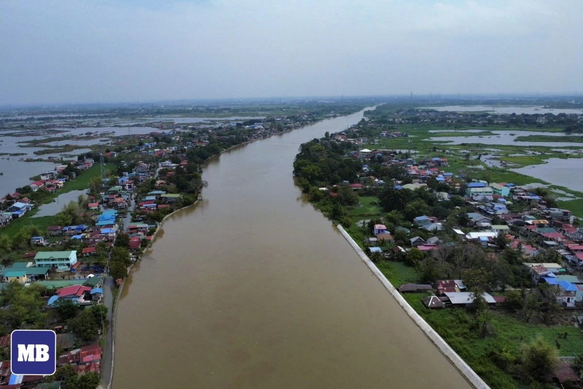 Photo shows an unfinished section of a flood-control project along Pampanga River in Barangay Bulusan in Calumpit, Bulacan. (Santi San Juan)