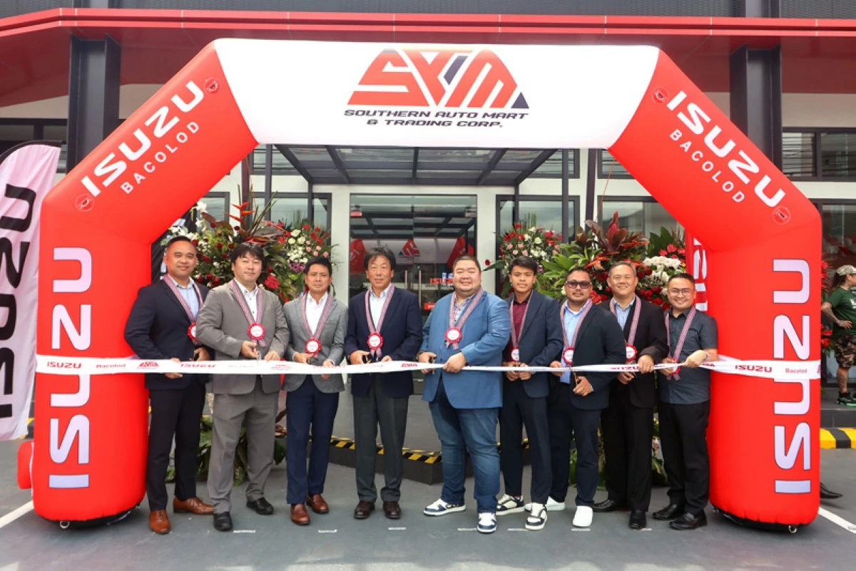 From left: IPC Sales Division Head, Robert Carlos; IPC Vice President for Sales, Toshihiko Kojima; IPC Executive Vice President, Yasuhiko Oyama; IPC President, Mikio Tsukui; SAMTC Chief Financial Officer, Marc Vincent Tiu; SAMTC, Vince Dominic Tiu; SAMTC Vice President for Sales & Aftersales, Mark Joseph Espino; SAMTC General & Finance Manager, Lester Marcelo Uy; and Executive Assistant to the Office of the Mayor of Bacolod City, Jonathan Diaz.