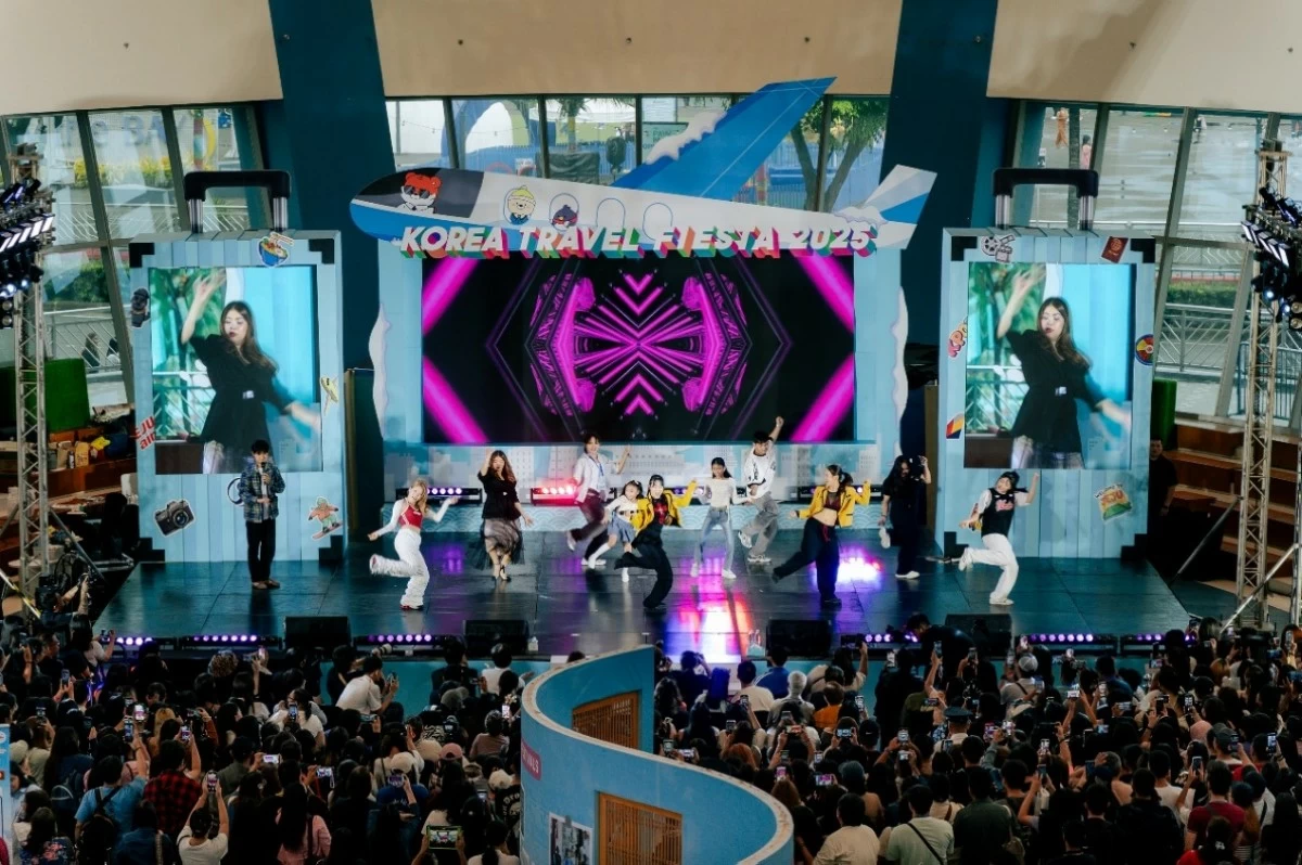 K-Dance performance from ARTix
