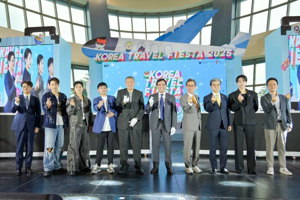 (From L-R) - Mr. Park Younghee, Director of KTO Manila Office • ‘Dream High Musical’ Cast, Actor and Singer—Se7en • ‘Dream High Musical’ Cast, Actor and Singer—Kim Dong Jun • Raymart Ignacio Enrico, K-Creators Club Representative • Mr. Joaquin L. San Agustin, SM Supermalls Executive Vice President for Marketing • Mr. Shahlimar Hofer Tamano, Undersecretary/Chief of Staff of Philippine Department of Tourism • Mr. Kim Nam Chun, Acting Executive Vice President of the Tourism Content Strategy Division of Korea Tourism Organization • Consul General Sang Seung Man of the Embassy of the Republic of Korea in the Philippines • Singer, Actor, and Hallyu Star—Kim Myung Soo • and Mr. Kim Myeong Jin, Director of Korean Cultural Center in the Philippines
