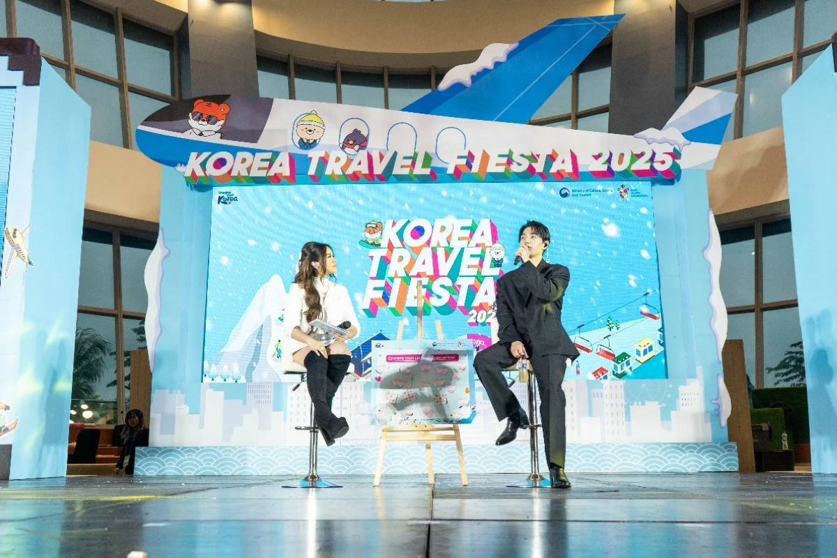 A travel talk show with Kim Myung Soo in between his performances
