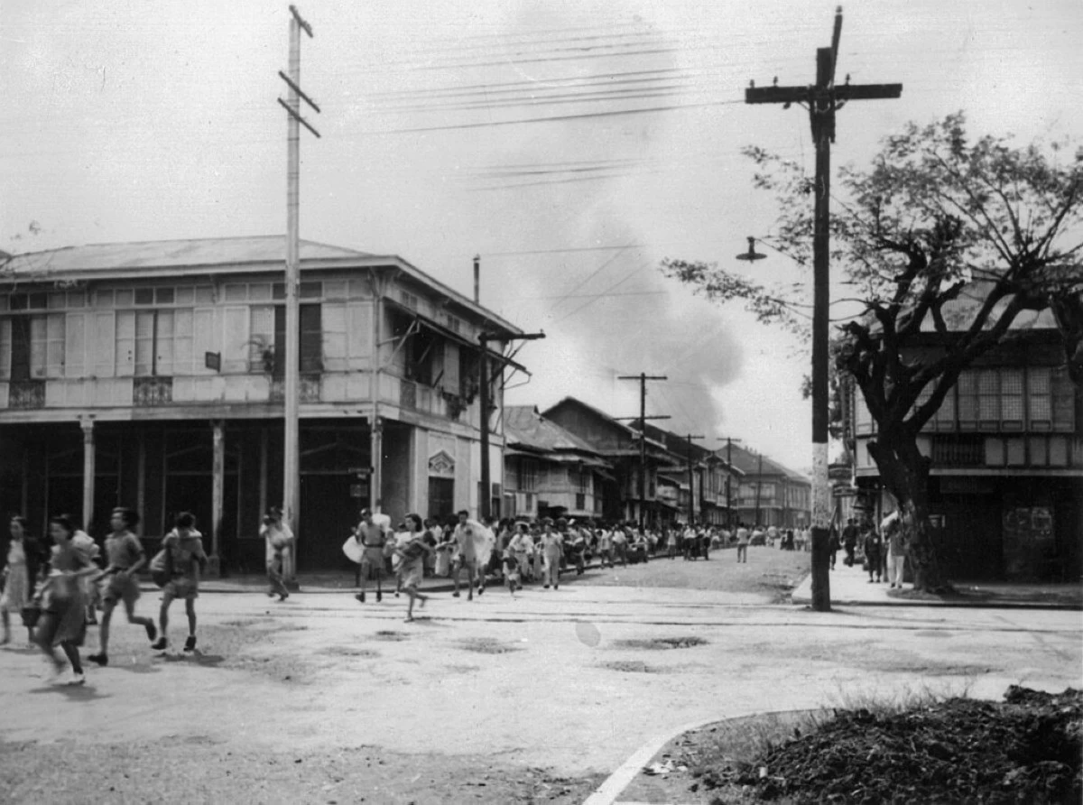 CHAOS OF WAR Manila residents flee from their homes as Japanese soldiers raze residential areas