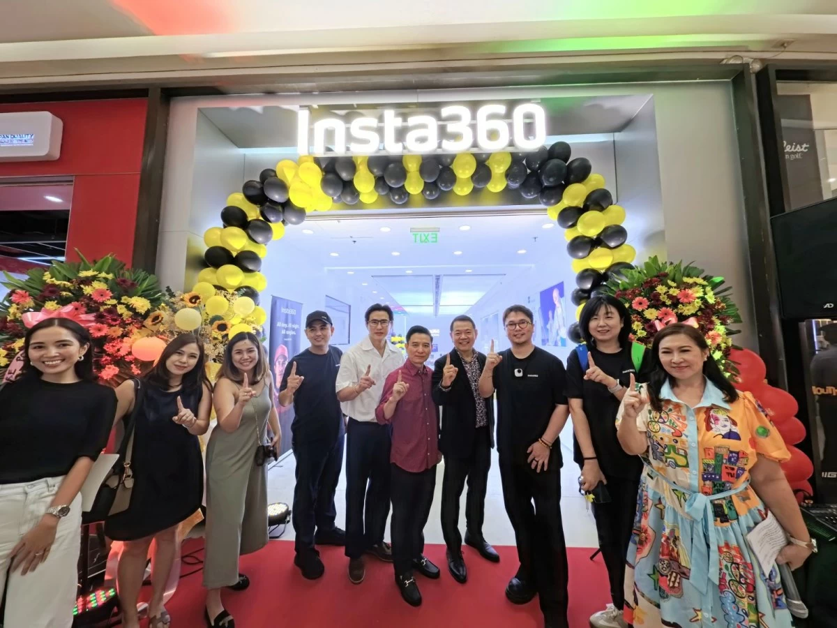 L-R: with other executives from SM Aura Premier, Insta 360 PH Retail Sales Head, Ms. Elaine Ocampo, Aerophone