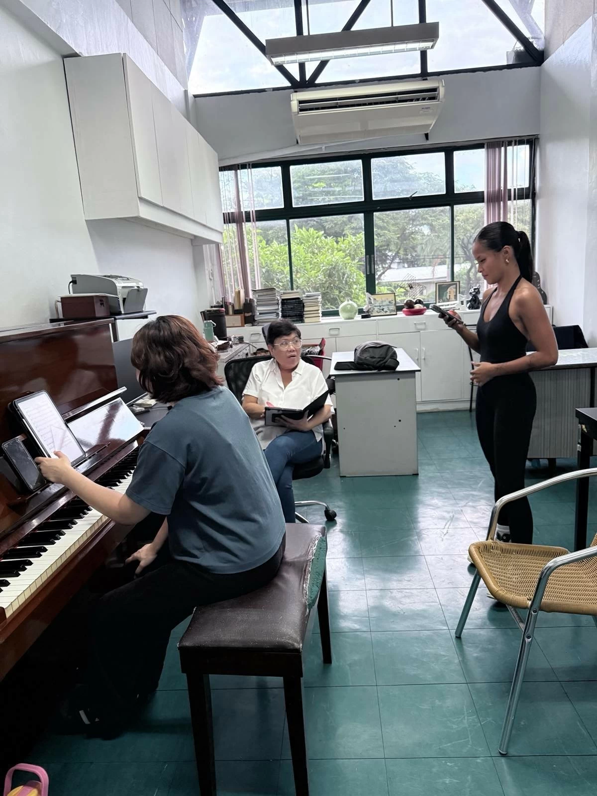 Pan Xenia and Adelfe Enu Crea Singers practicing with the UP Concert Chorus and Conductor Jai Aracama