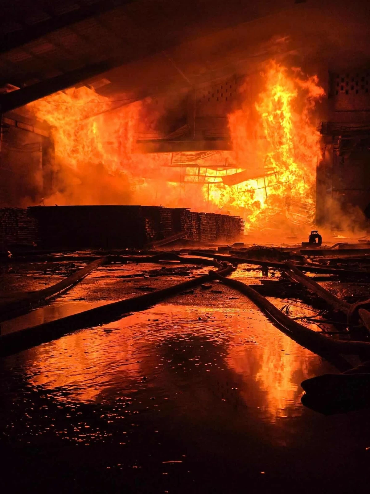 Firefighters and volunteers respond to a fire that hit a wood factory in San Mateo, Rizal on Sept. 6. (Photos from Marikina Filipino-Chine Fire Brigade Volunteers)