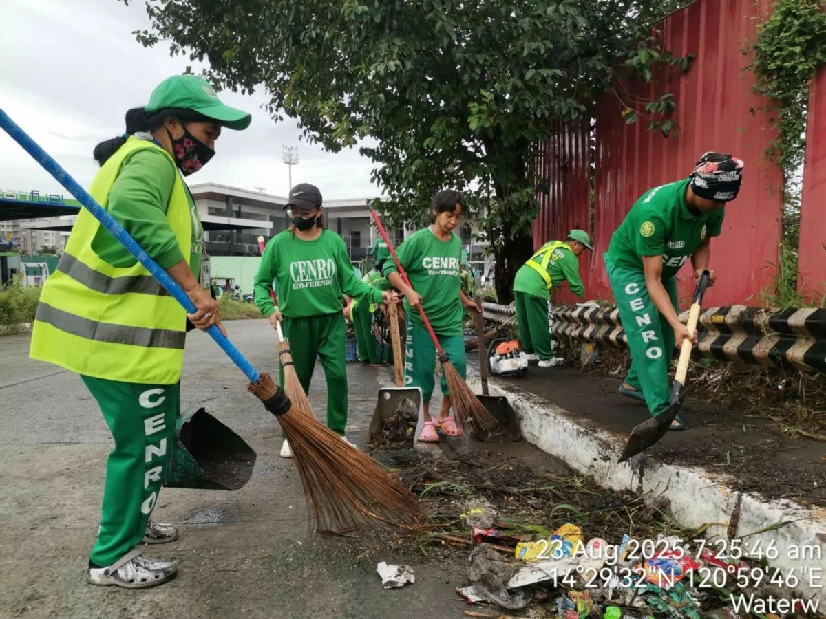 Parañaque CENRO employees conduct road and sidewalk cleaning operations in the city. (Photo from Parañaque PIO)