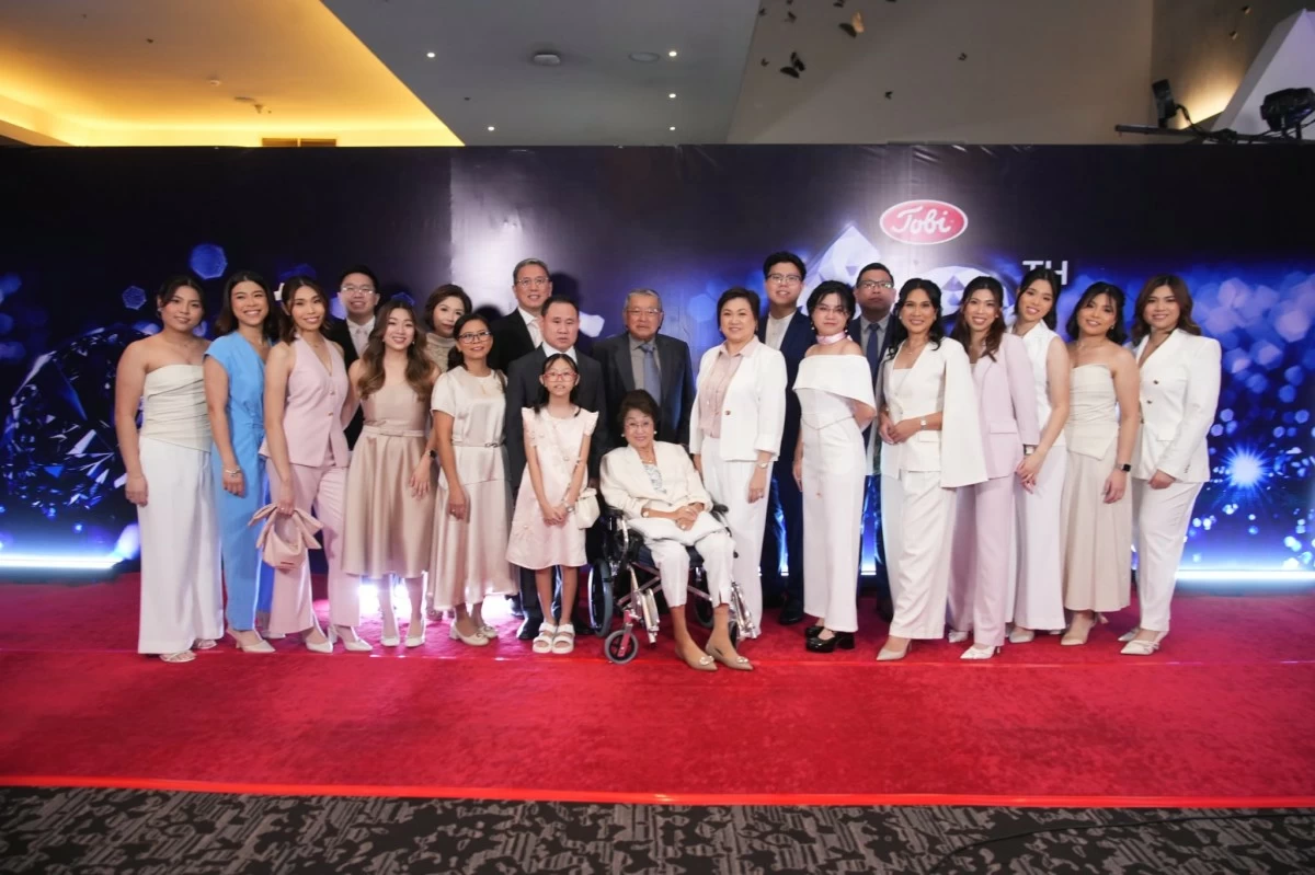 Andres Go (center) celebrates the 60th founding anniversary with his family, friends, and partners.