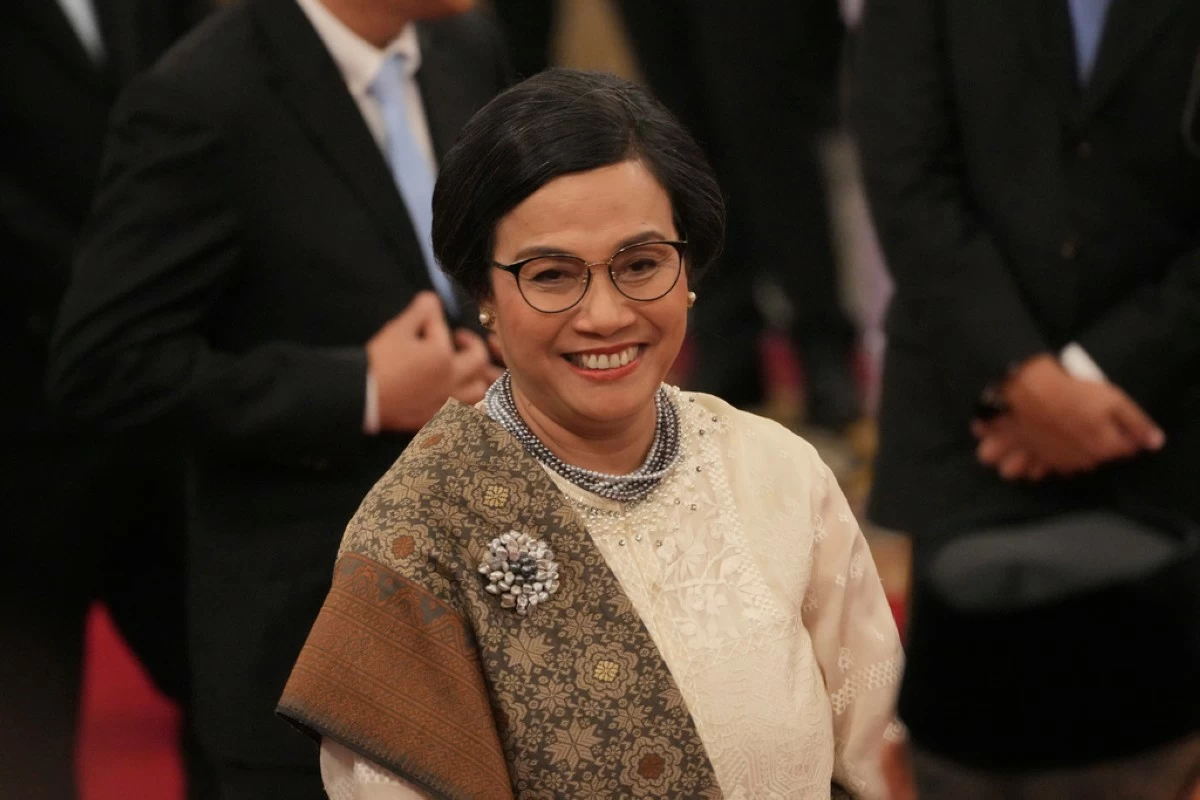 FILE - Indonesia's newly-appointed Finance Minister Sri Mulyani Indrawati smiles before the start of the swearing-in ceremony of the new cabinet ministers at the presidential palace in Jakarta, Indonesia, Monday, Oct. 21, 2024. (AP Photo/Achmad Ibrahim, File)