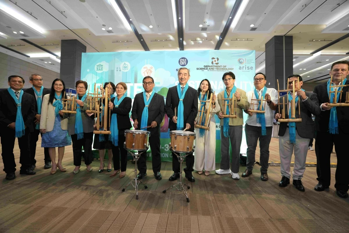 SM and DOST Leaders strike the Beat of Sustainability and lead the ceremonial Solidrum and angklung performance, symbolizing harmony and collective action at the inaugural Sustainability Expo 2025.