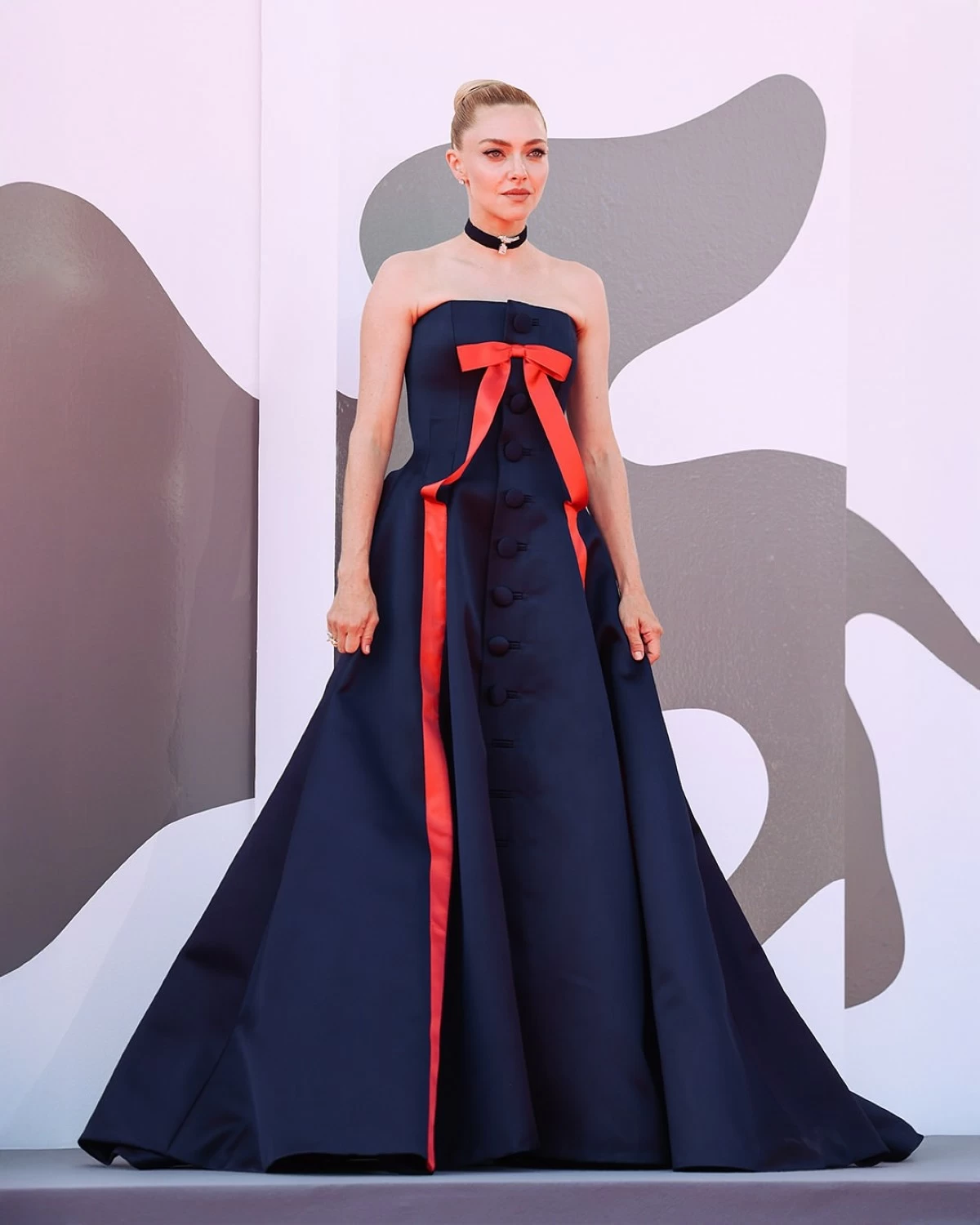 Amanda Seyfried (Photo from Prada/Instagram)