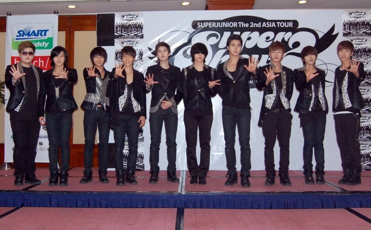 Super Junior during their press conference in Manila on April 10, 2010 (Michelle Umali) 