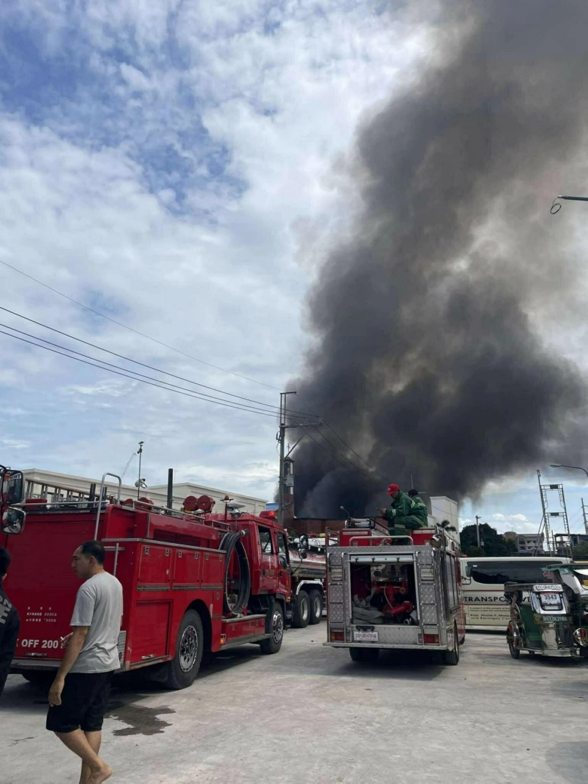 The fire in Barangay Ususan, Taguig on Sept. 11 (Photo from Triton Filipino-Chinese Volunteer Fire and Rescue Brigade's Facebook page) 