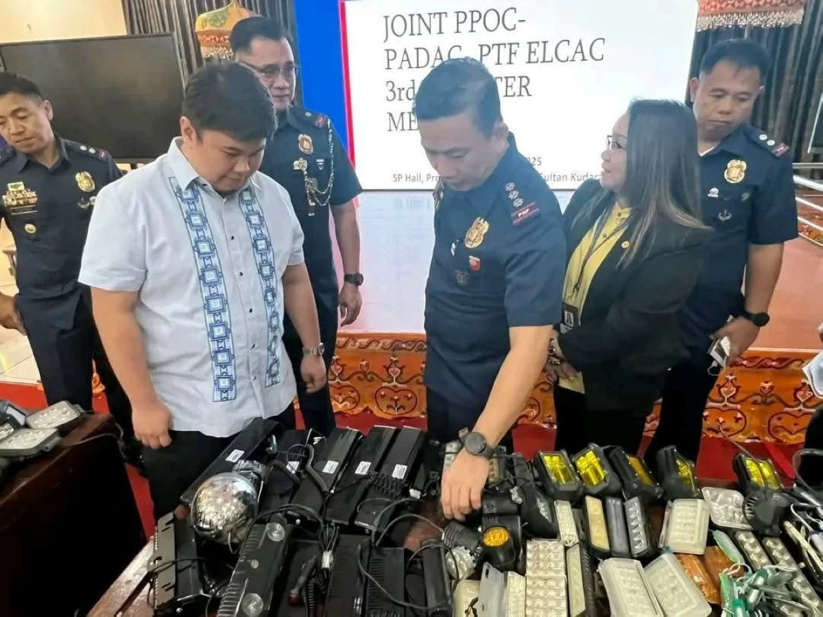 GOV. Datu Pax Ali Mangudadatu inspects seized illegal blinkers, sirens with SKPPO chief Police Col. Bernard Lao. (SKPPO)

