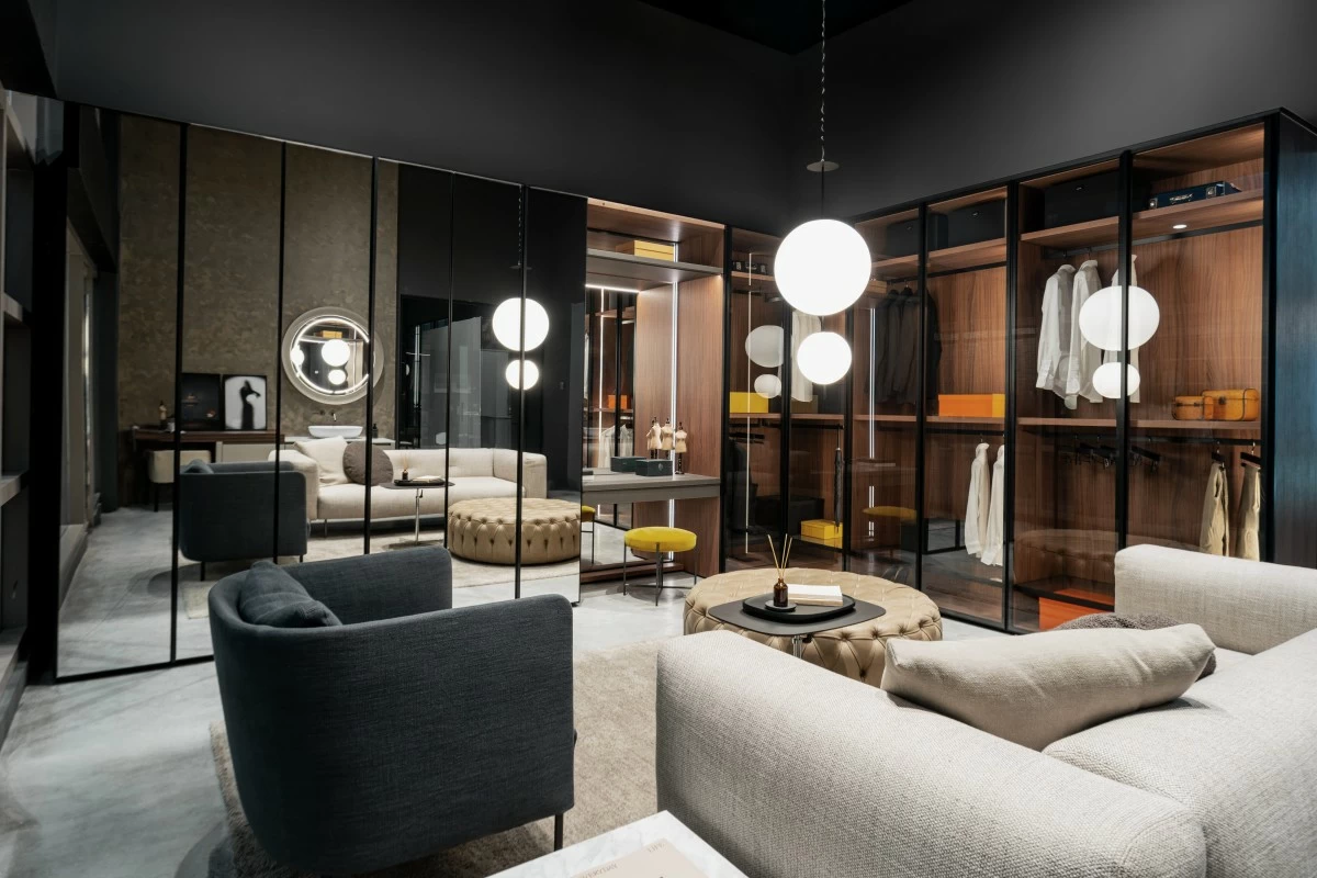 Antibes walk-in closet by Piero Lissoni