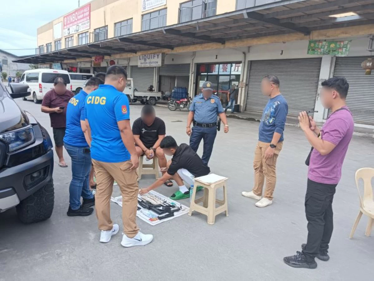 CIDG operatives check on the firearms seized from an active member of the Philippine Coast Guard who was arrested for gunrunning in San Simon, Pampanga in a buy-bust on Sept. 10, 2025. (photo: CIDG) 