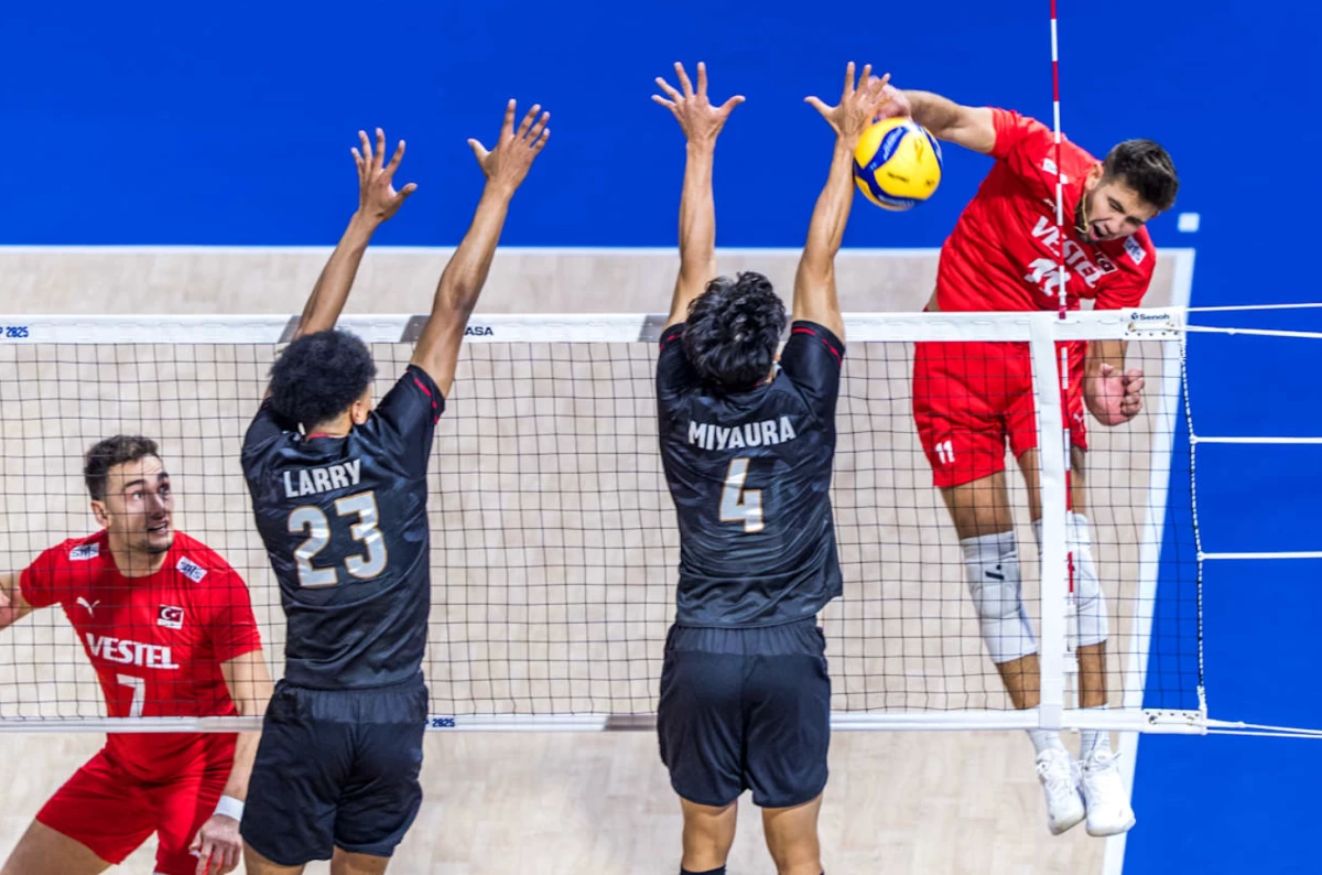 Turkey's Mirza Lagumdzija scores against two Japanese defenders in their 2025 FIVB Volleyball Men's World Championship match on Saturday, Sept. 13. (Volleyball World)