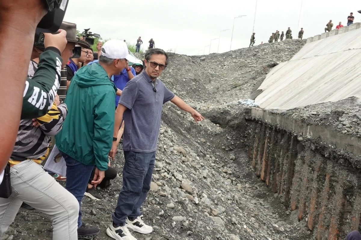 DPWH Secretary Vince Dizon inspects a substandard flood control project in Oriental Mindoro. He did not like what he saw. (DPWH photo)