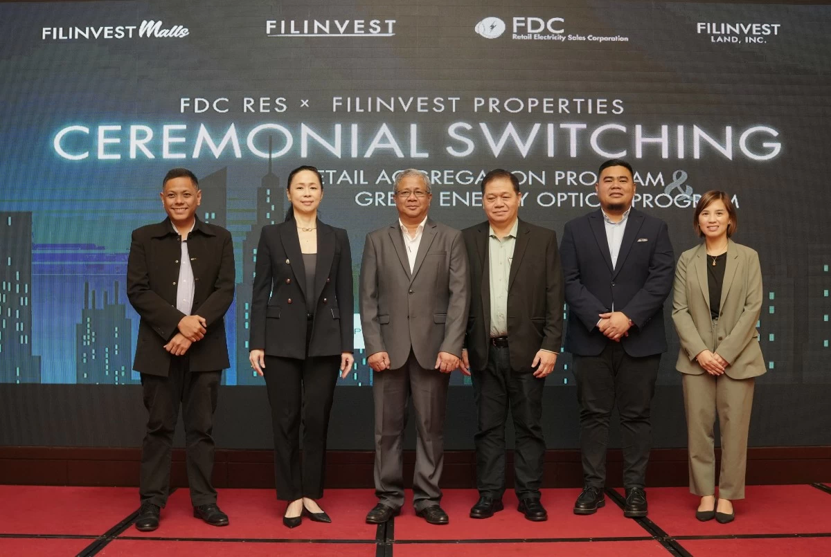 Filinvest, IEMOP, and Meralco executives pose for a group photo during the ceremonial switching event. In the photo are (from left to right) Filinvest Malls FVP & Retail Business Unit Head Mitch Dumlao, Filinvest REIT Corp. President and CEO Maricel Brion-Lirio, FDC RES President Roderick Fernandez, IEMOP COO Robinson Descanso, Meralco SAVP and Head of Commercial Operations Juan Paolo Cruz, and Meralco SAVP and Head of Competitive Market Group Sheryl Castro.