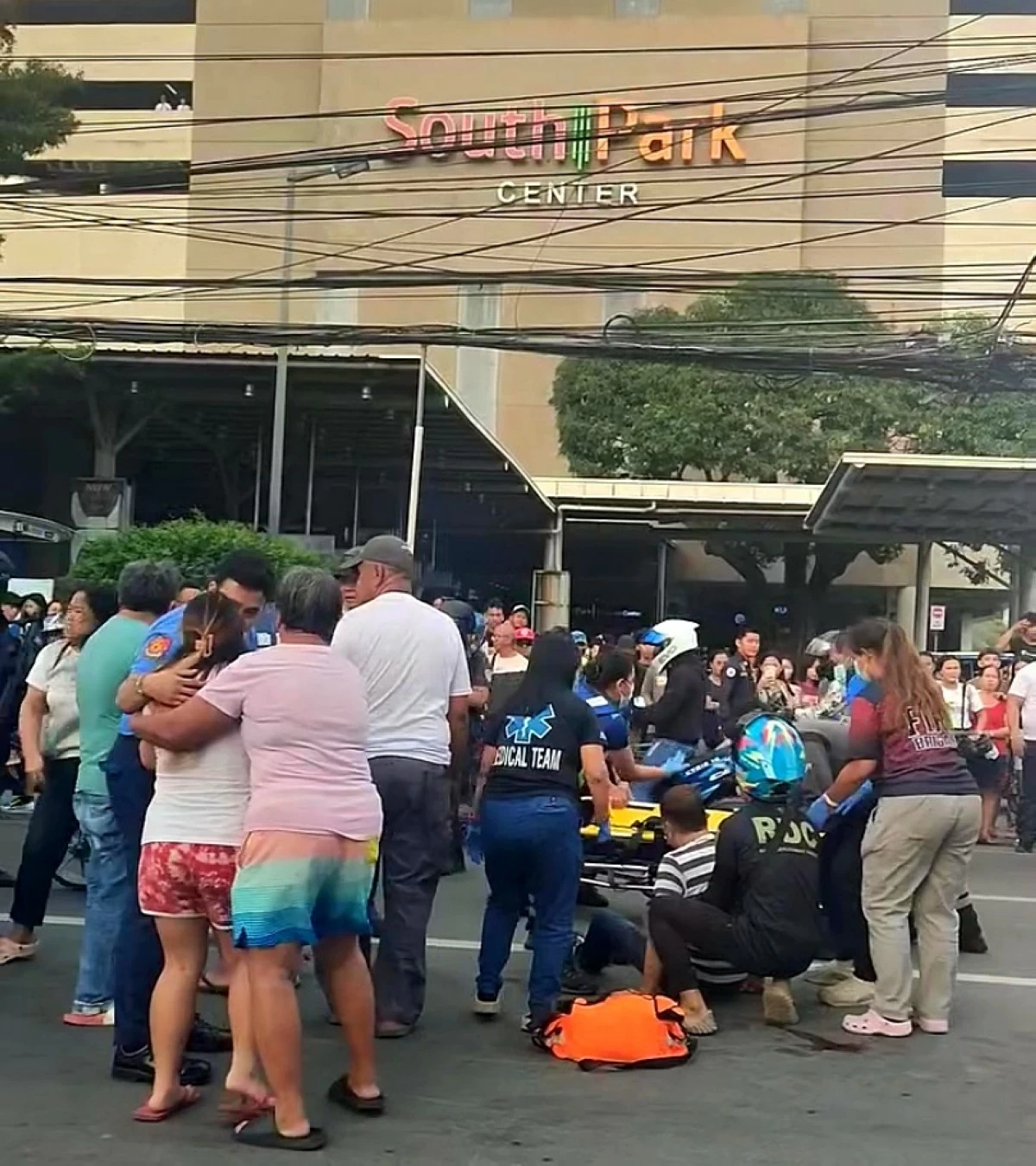 The car accident in Alabang, Muntinlupa on Sept. 13 (Screenshot from video of Enchongb Birador)
