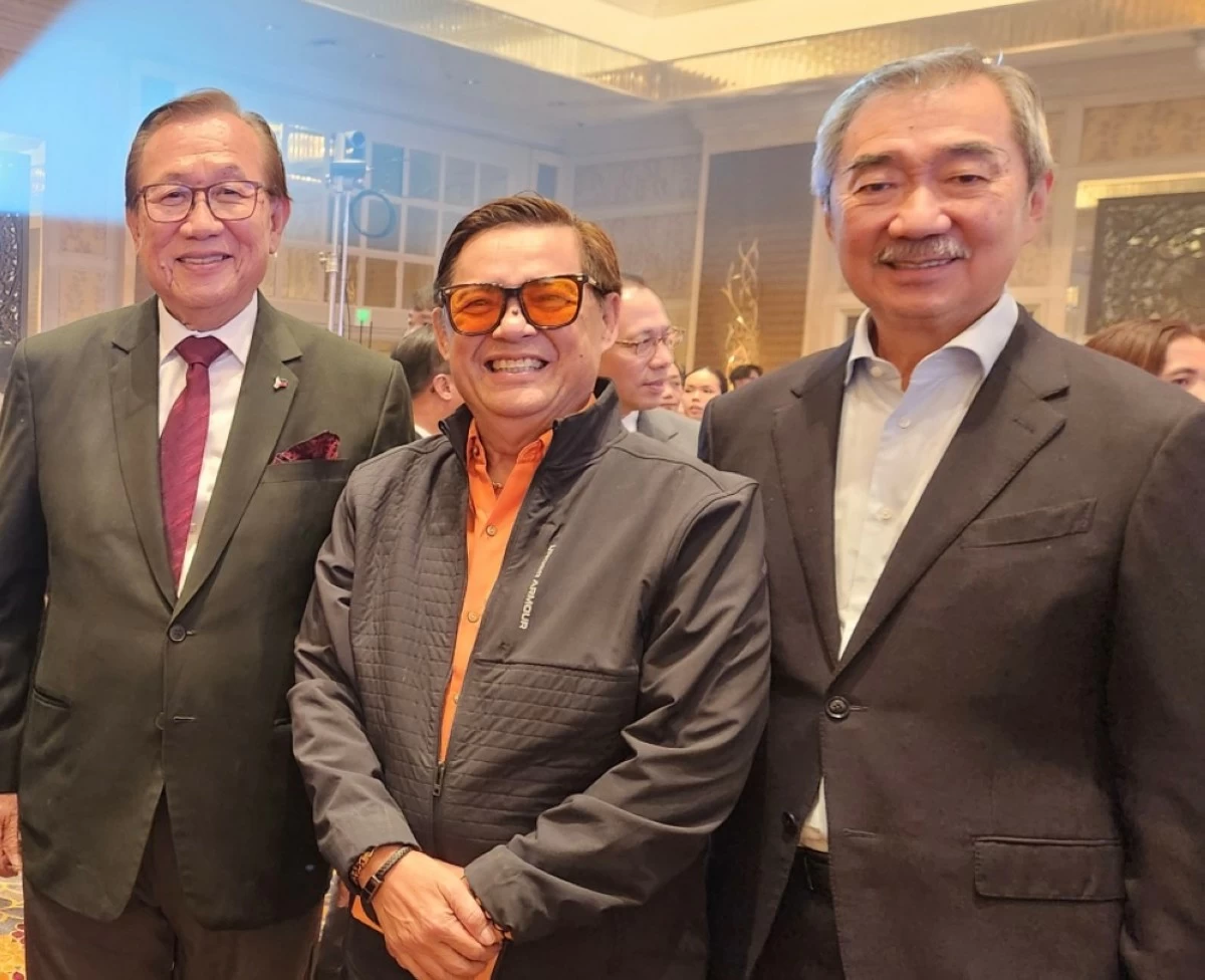 George T. Barcelon,  Chairman of the Philippine Chamber of Commerce and Industry with Manila Bulletin’s Barbie Atienza and  Hans Sy ,  Chairman of the Executive Committee at SM Prime Holdings

