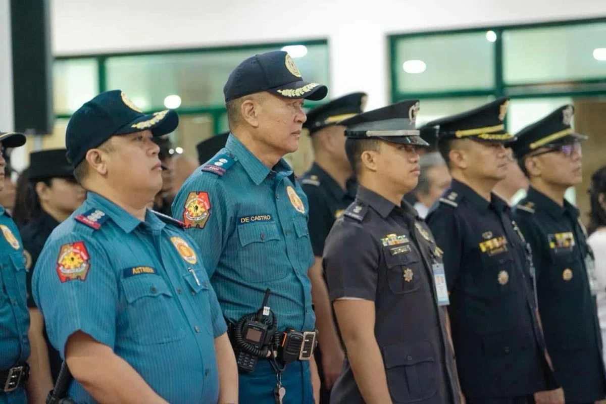 Marikina police attend the flag-raising ceremony at Marikina City Hall. (Photos from Marikina PIO)