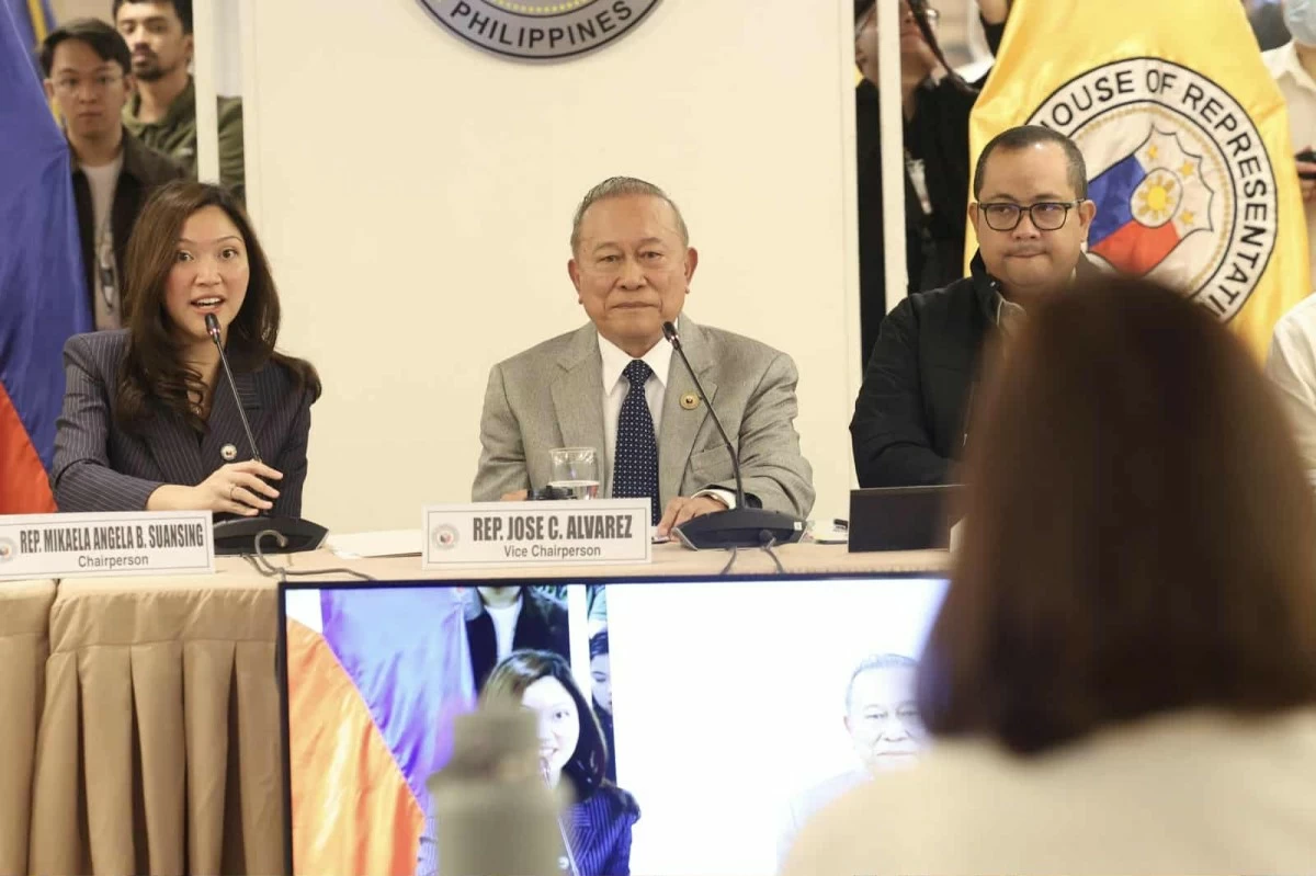 Palawan 2nd district Rep. Jose "Pepito" Alvarez (center), Vice President Sara Duterte (foreground)
