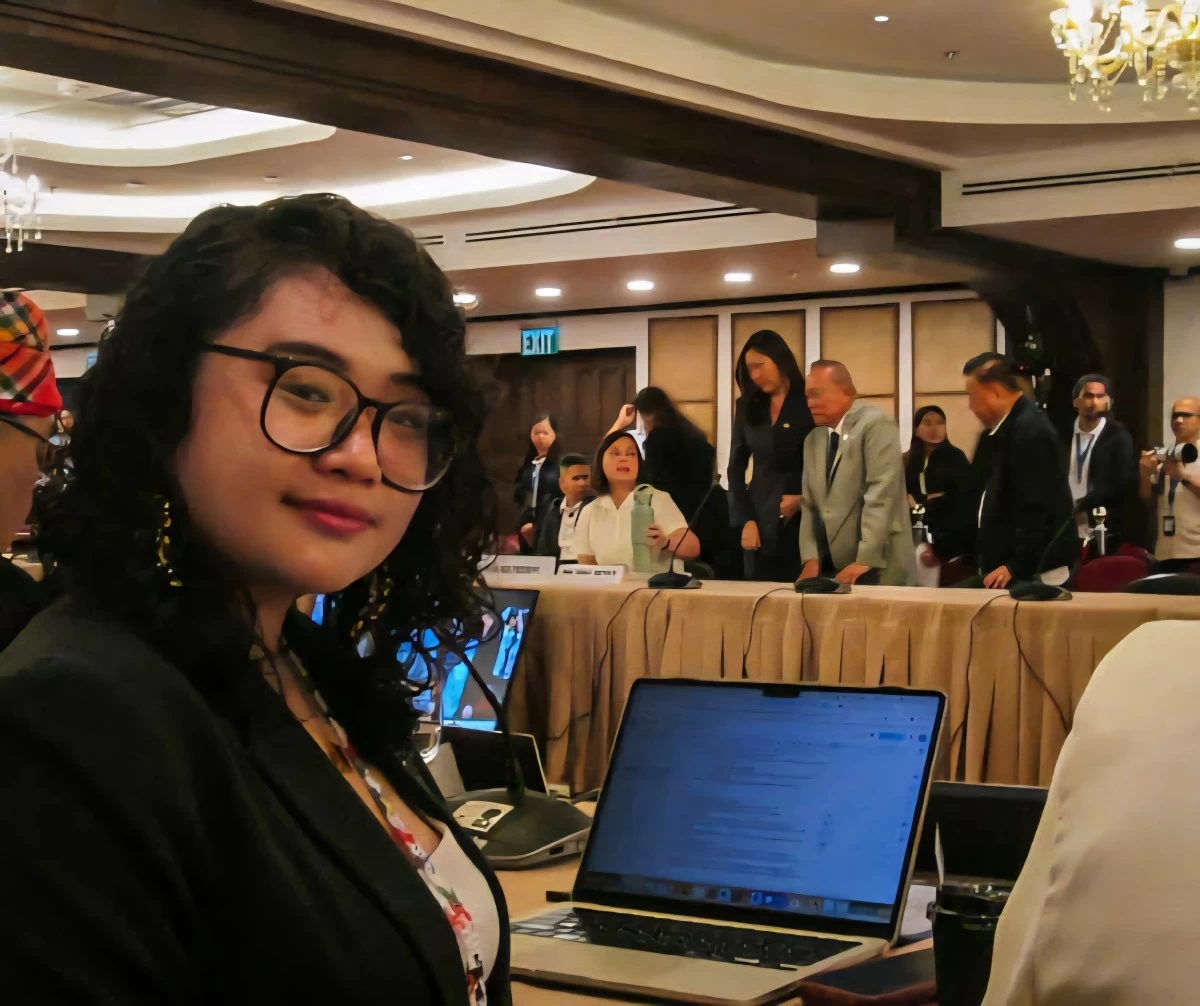 Kabataan Party-list Rep. Renee Co (leftmost), Vice President Sara Duterte (center, in white) (Rep. Co)