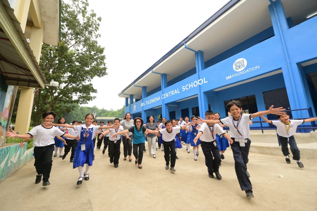 
GRADE 6 pupils at Santa Filomena Central School (SFCS) in Iligan City now have their own classrooms in the newly constructed SM School Building.
