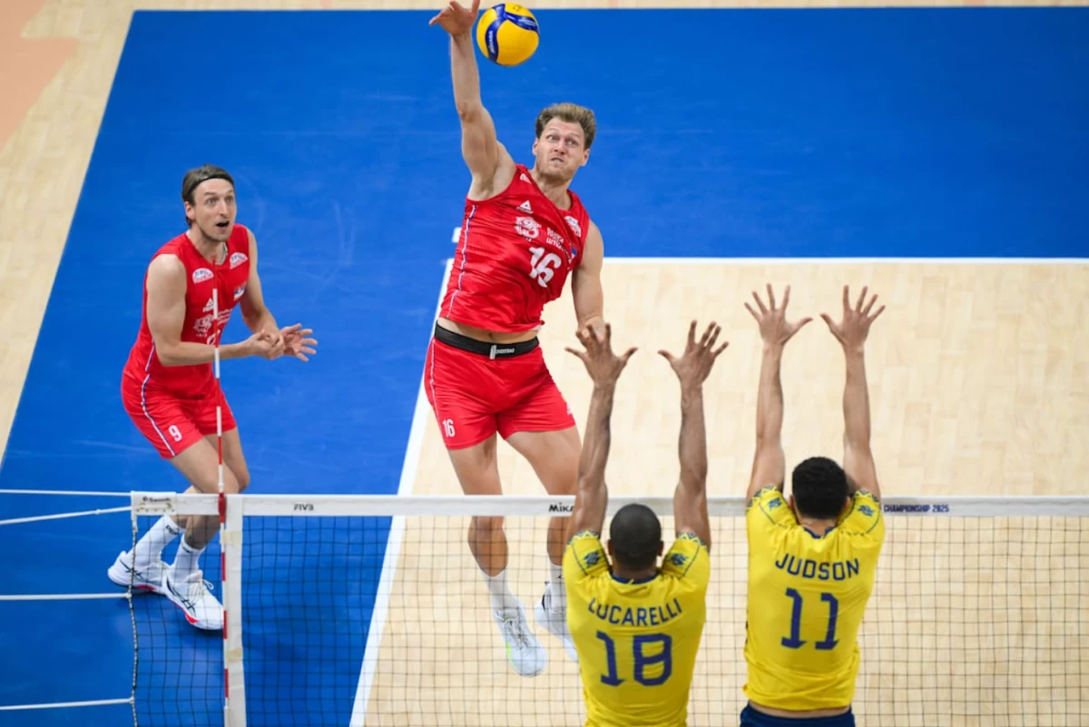 Drazen Luburic scores for Serbia. (Volleyball World)