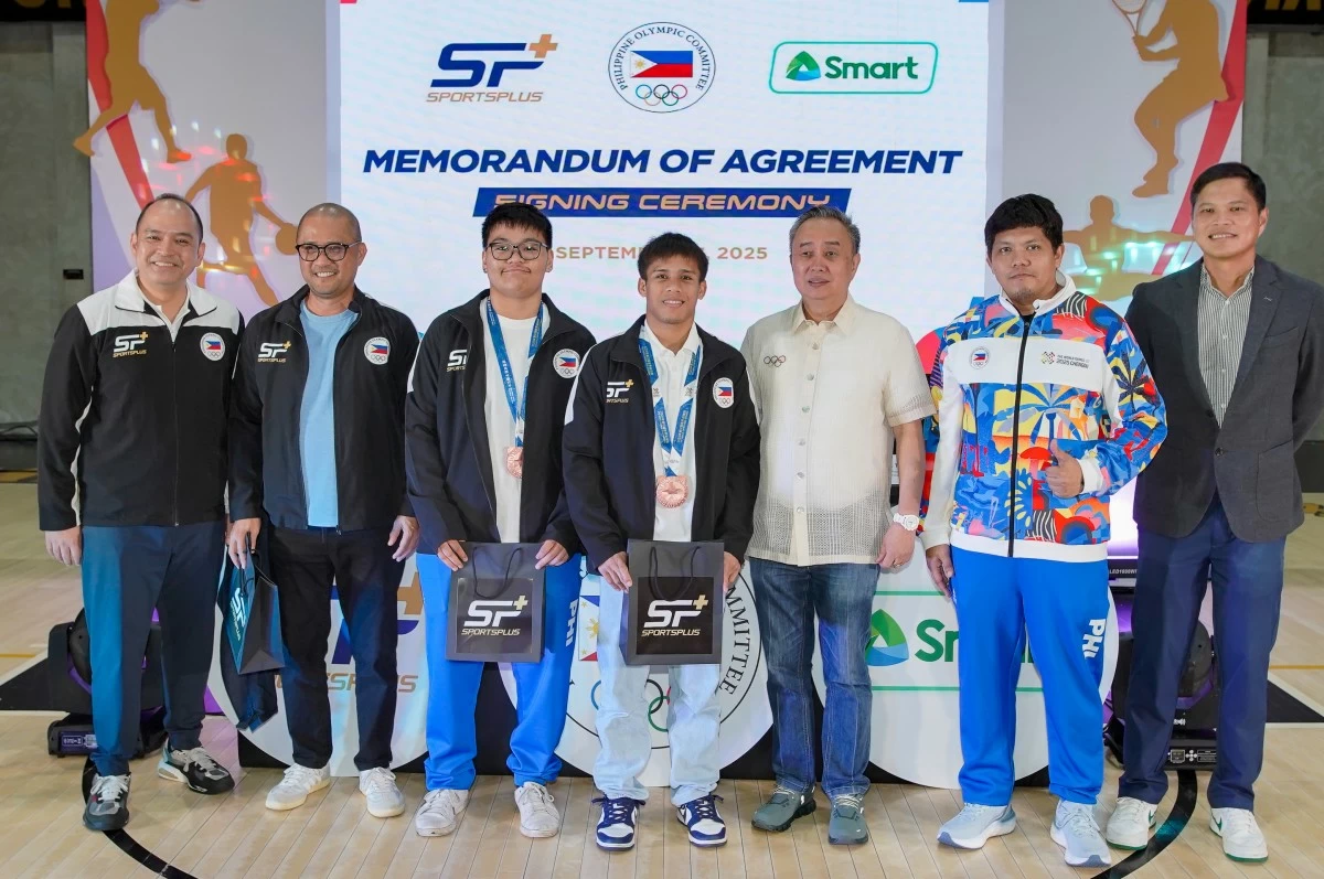 Karate Pilipinas President Richard Lim, from left, SportsPlus Head of Partnerships James da Costa, JiuJitsu Federation of the Philippines President Ferdinand Agustin, World Games bronze medalists Aislinn Agnes Yap and Carlos Baylon Jr., POC chief Bambol Tolentino, and PLDT and Smart head of sports 1st vice president Jude Turcuato
 
