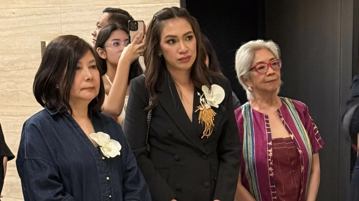 Artists Jane Ebarle, Maria Salvador, and National Artist for Dance Alice Reyes.