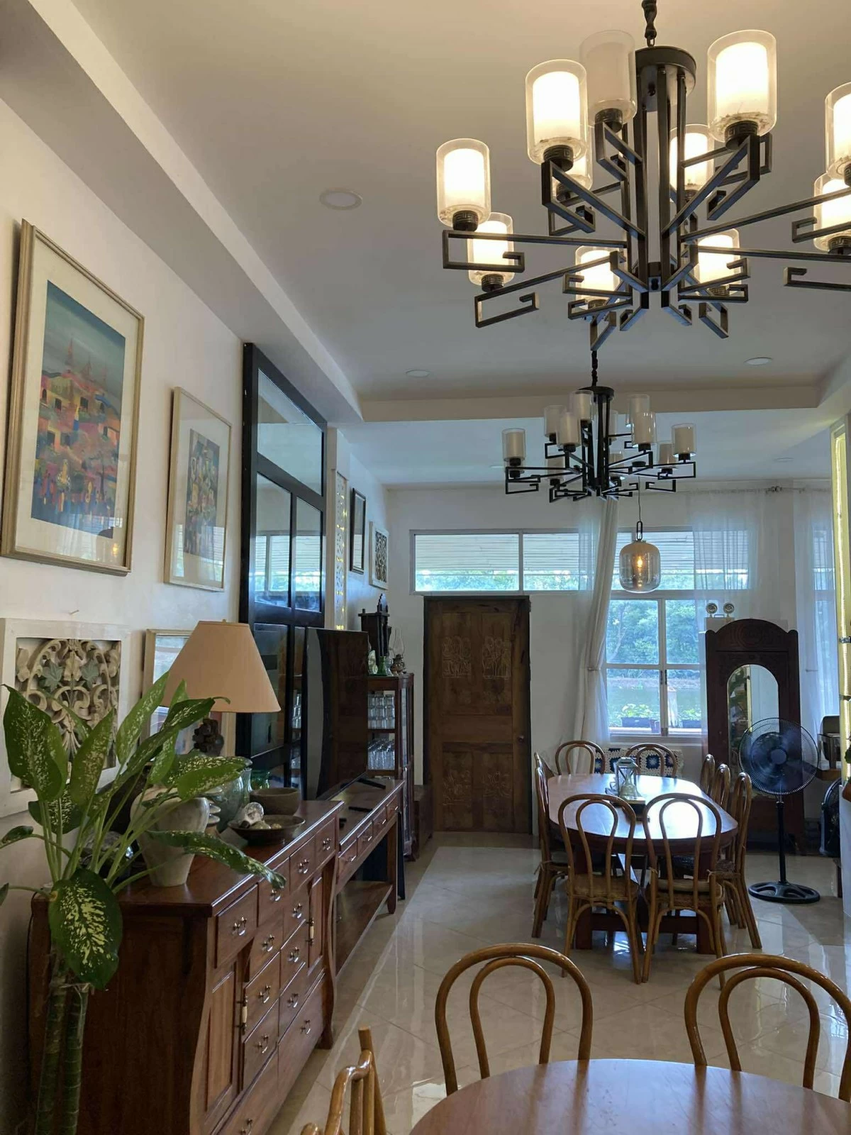 FEELS LIKE HOME Interior of the Camiña Balay nga Bato dining area