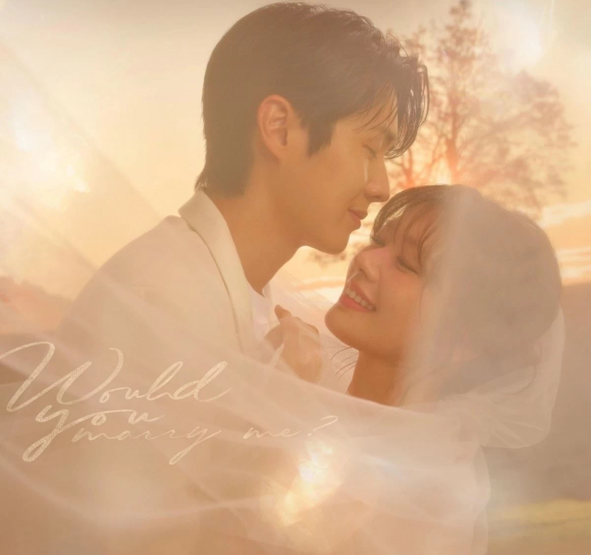 Choi Woo-shik (left) and Jung So-min in “Would You Marry Me?” (SBS)