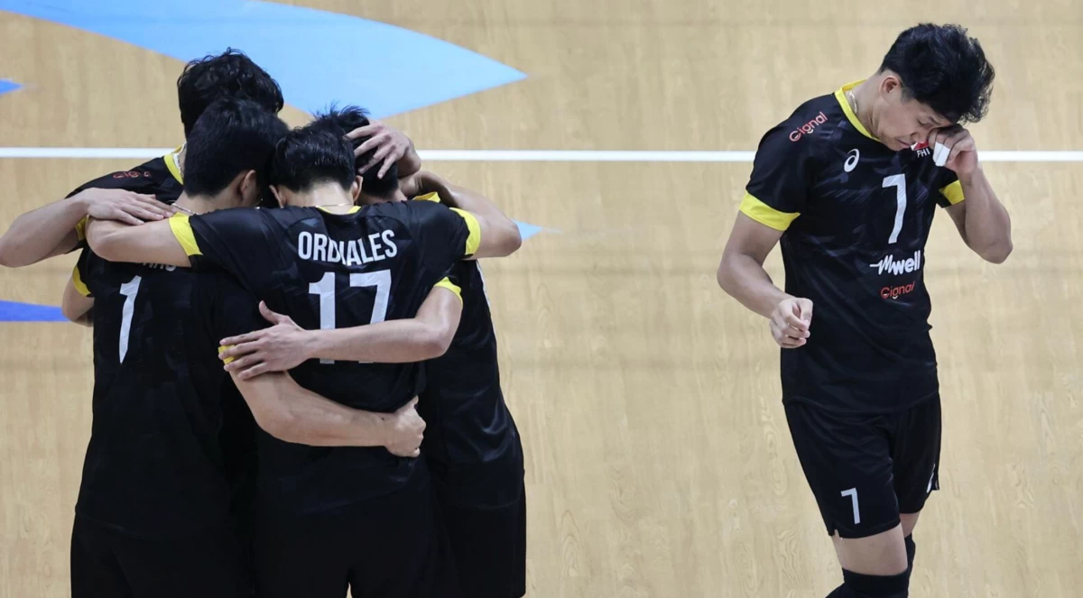 Kim Malabunga, right, reacts during their match against Iran in the 2025 FIVB Volleyball Men's World Championship. (https://philippineswch2025.com/)