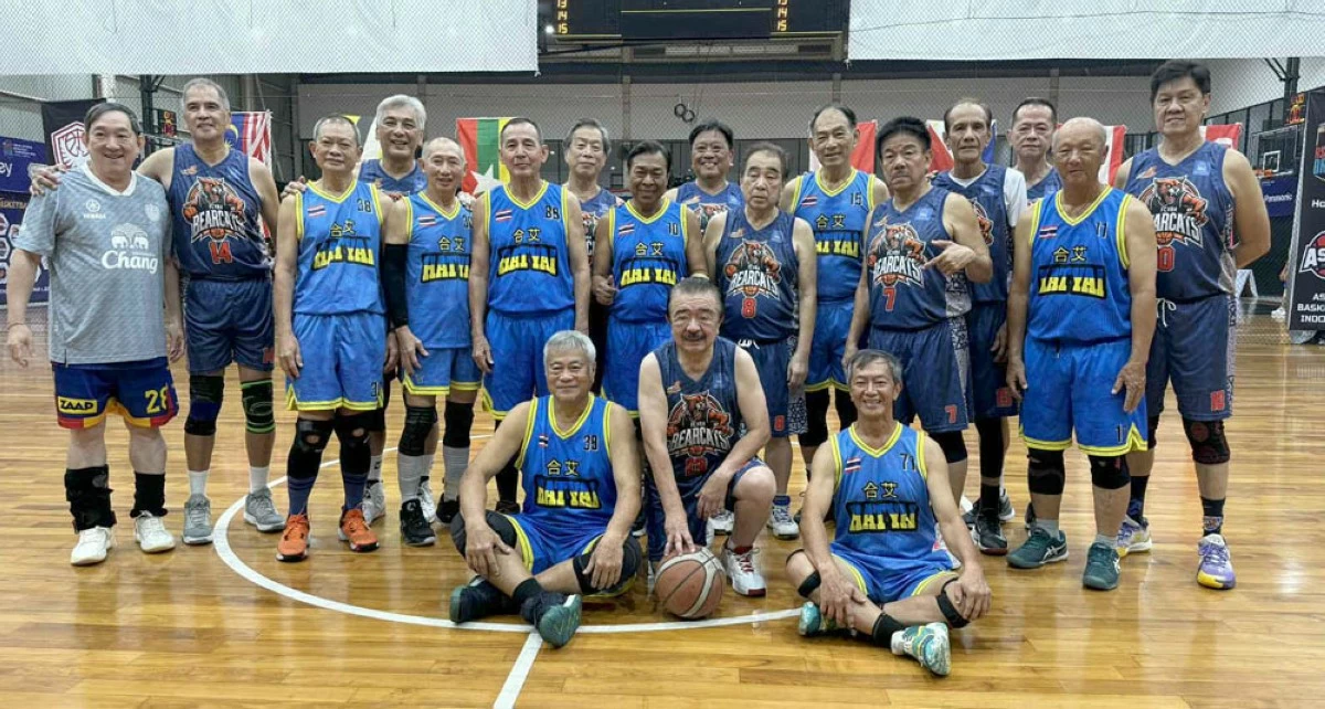 FCVBA players poses with Hat Yai of Thailand after their match won by Fil-Chinese seniors. 