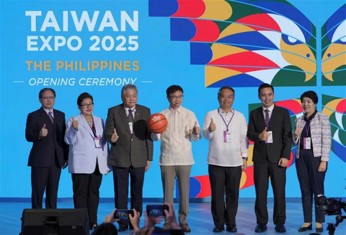 Left to right: Simon Wang, President and CEO TAITRA;  Enunina V. Mangio, President, PCCI; Wilson U. Tecson Member, Board of Directors, MECO; James C. F. Huang, Chairman, TAITRA; Wallace_Minn-Gan Chow, Representative, TECO