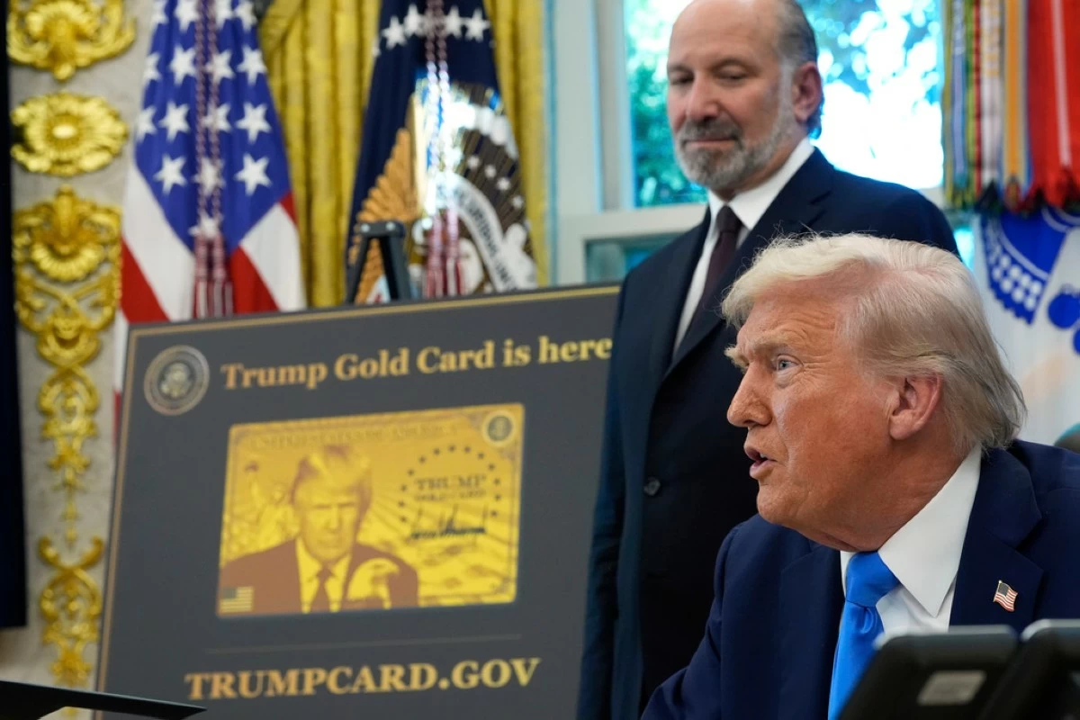 President Donald Trump speaks as Commerce Secretary Howard Lutnick listens in the Oval Office of the White House, Friday, Sept. 19, 2025, in Washington. (AP Photo/Alex Brandon)