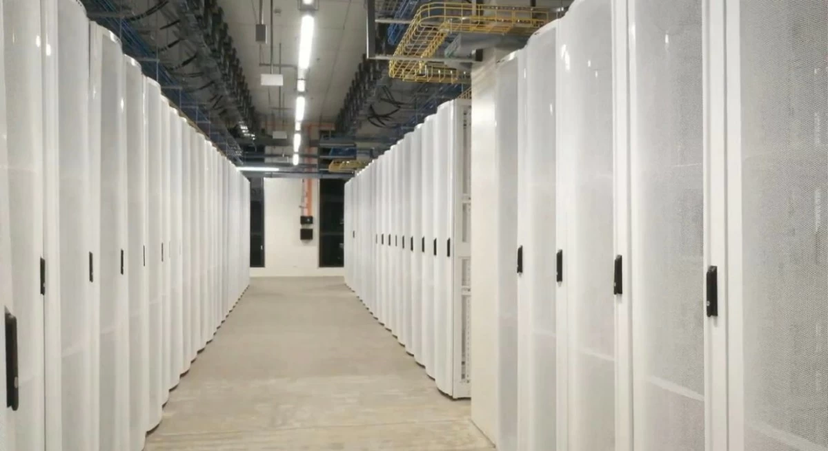 The white room is a typical Data Hall, where client servers and data are kept at VSR. 