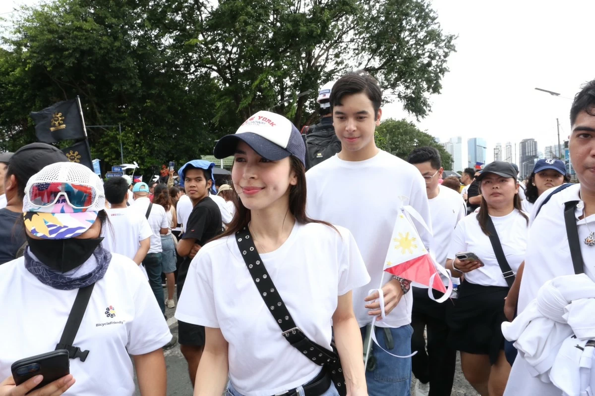 Thousands of protesters march towards the EDSA People Power Monument in Quezon City on Sunday, September 21, 2025 to call on the government to prosecute corrupt government officials and contractors involved in anomalous and ghost flood control projects in the country. (Santi San Juan)