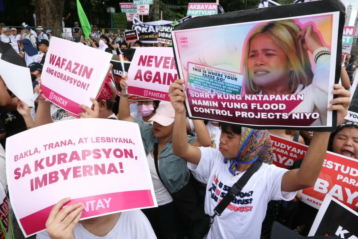 Thousands of protesters march towards the EDSA People Power Monument in Quezon City on Sunday, September 21, 2025 to call on the government to prosecute corrupt government officials and contractors involved in anomalous and ghost flood control projects in the country. (Santi San Juan)