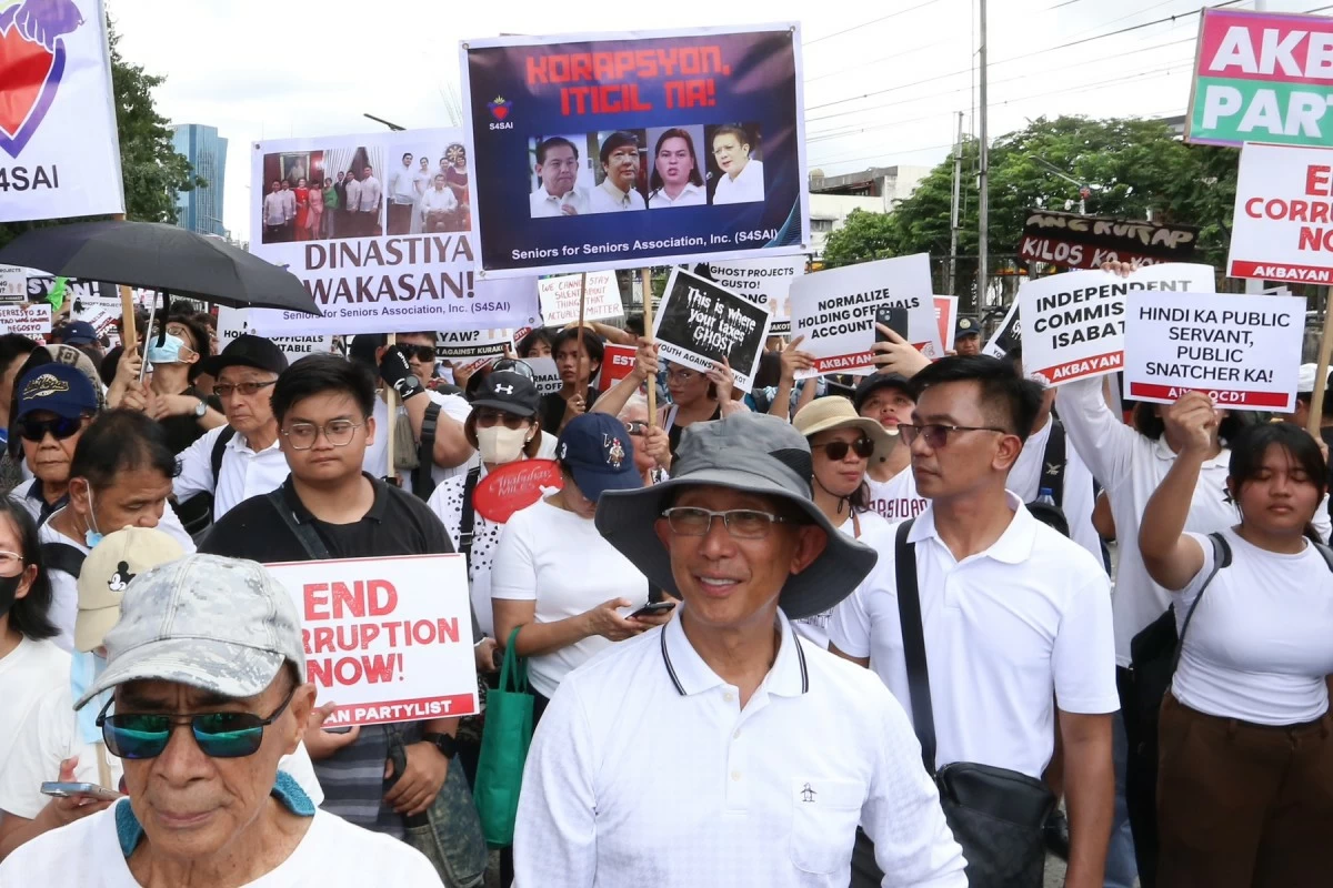Thousands of protesters march towards the EDSA People Power Monument in Quezon City on Sunday, September 21, 2025 to call on the government to prosecute corrupt government officials and contractors involved in anomalous and ghost flood control projects in the country. (Santi San Juan)