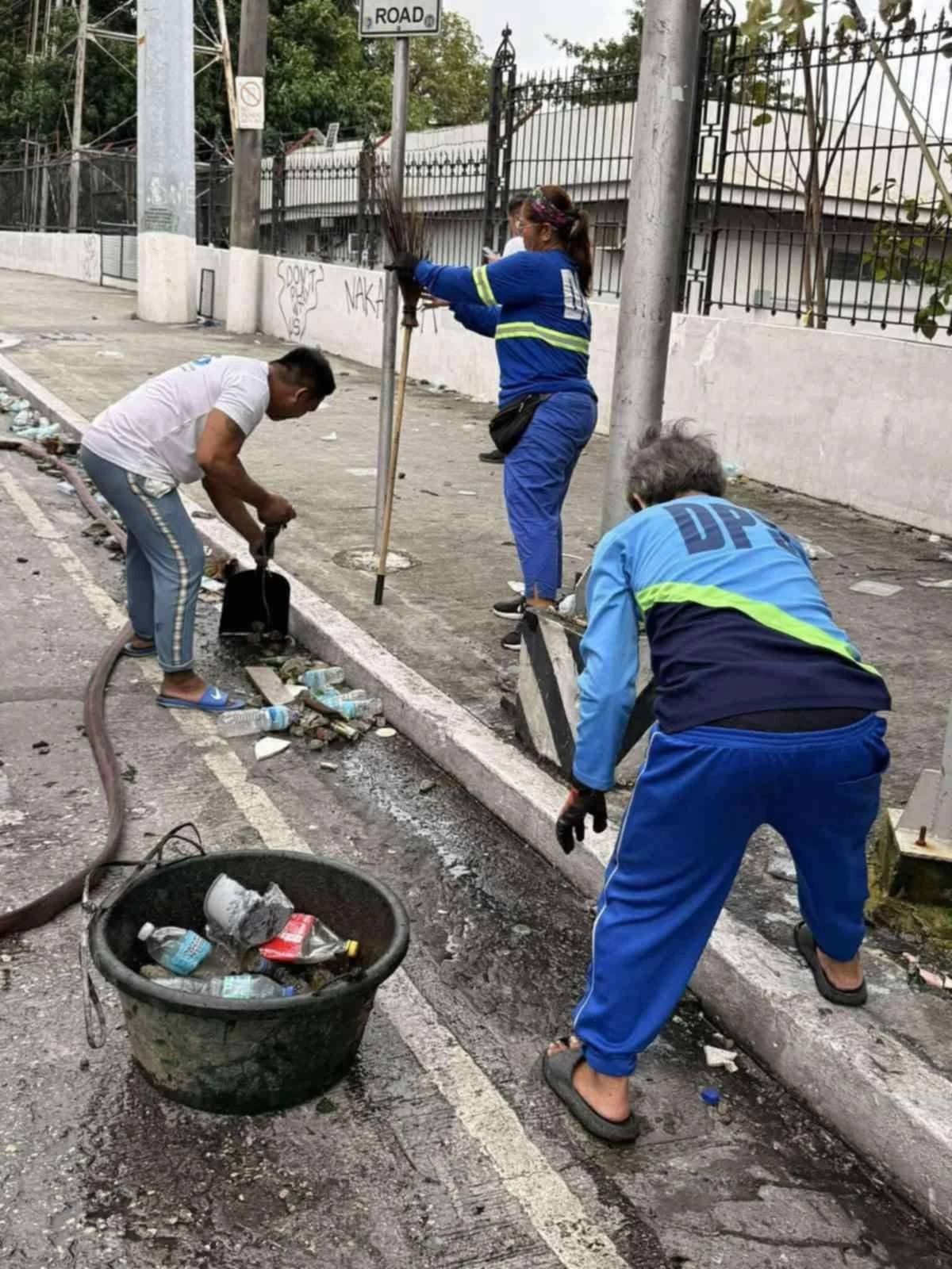 Manila DRRMO and Manila DPS conduct clearing operations to remove debris following a clash between protesters and authorities on Ayala Bridge in Manila on Sept. 21. (Photos from Mayor Isko Moreno Domagoso)
