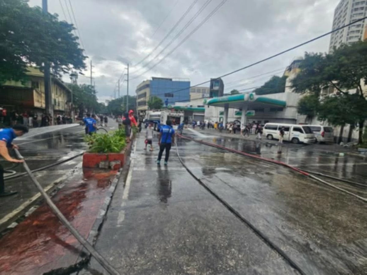 Manila DRRMO and Manila DPS conduct clearing operations to remove debris following a clash between protesters and authorities on Ayala Bridge in Manila on Sept. 21. (Photos from Mayor Isko Moreno Domagoso)